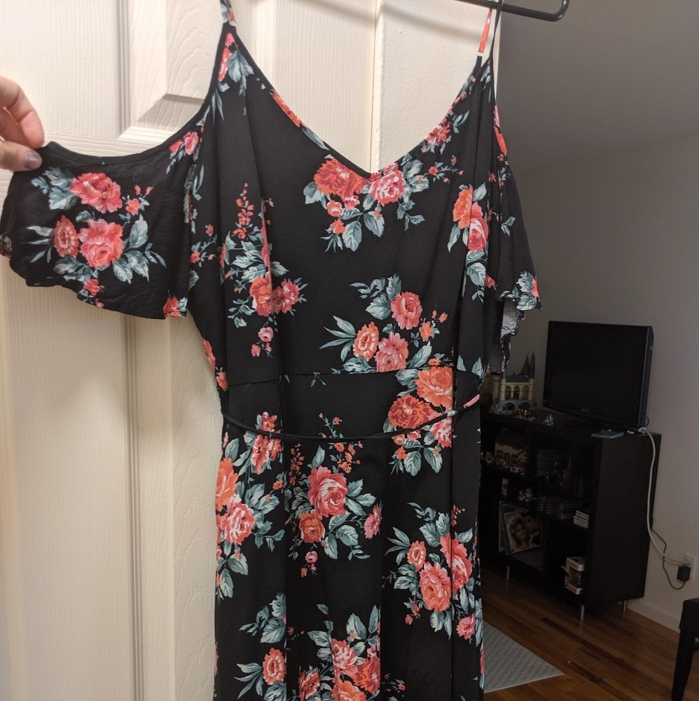 Black, cold shoulder, spaghetti strap zip dress